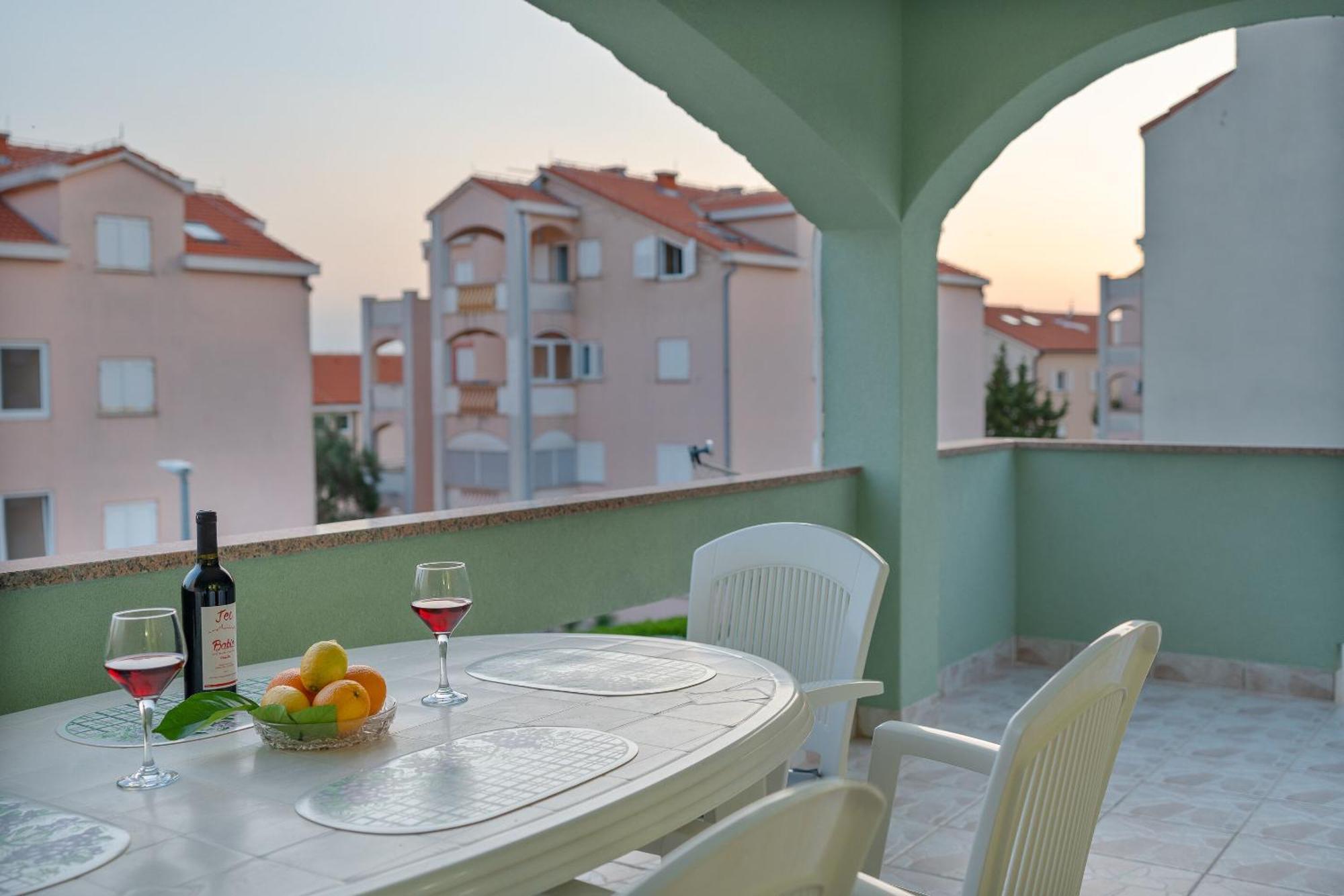 Apartments Jasna Novalja Bagian luar foto
